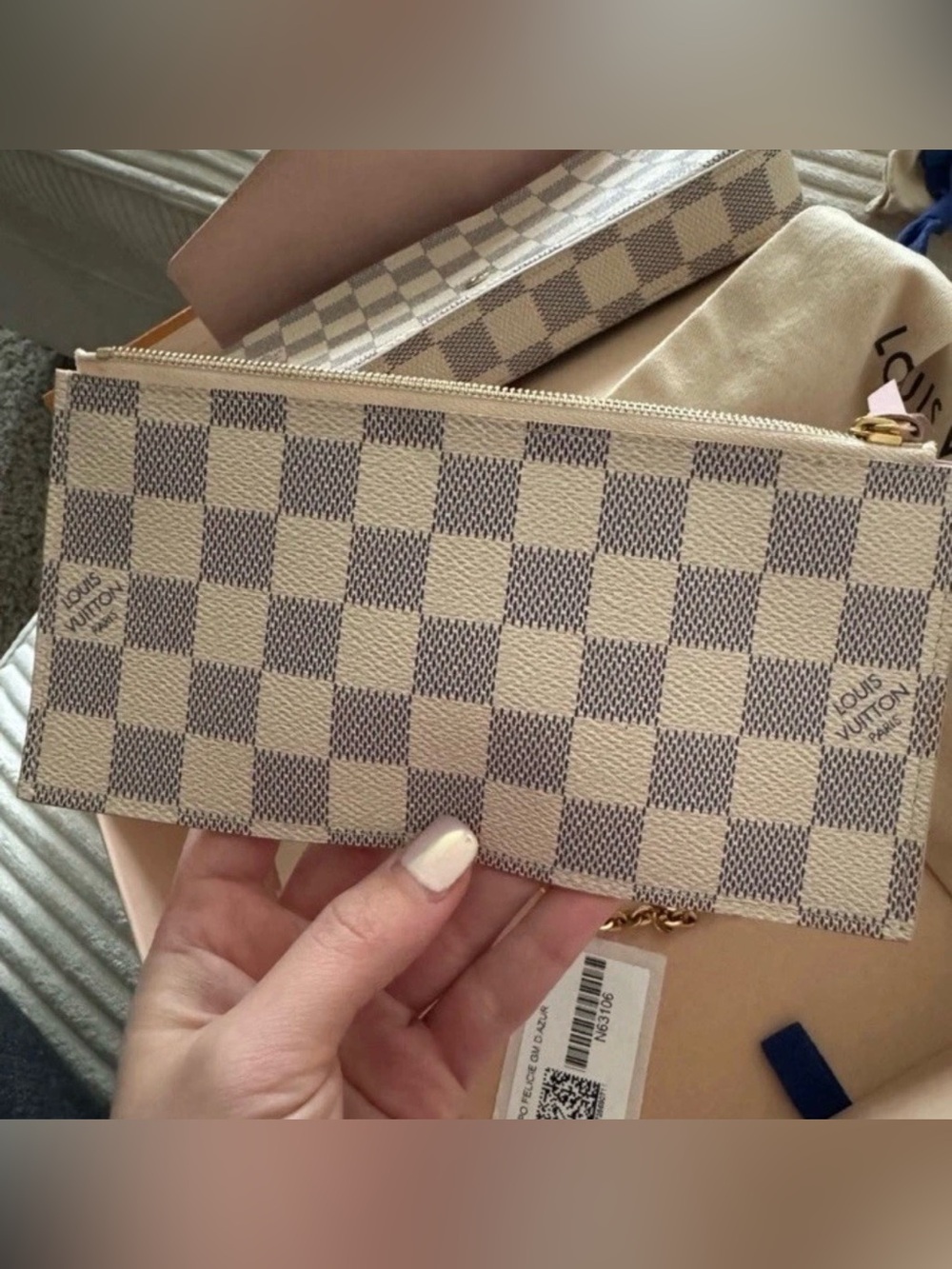 Louis Vuitton Damier Azur Checkerboard Zip Pouch in Cream and Blue-Gray - Picture 2 of 6